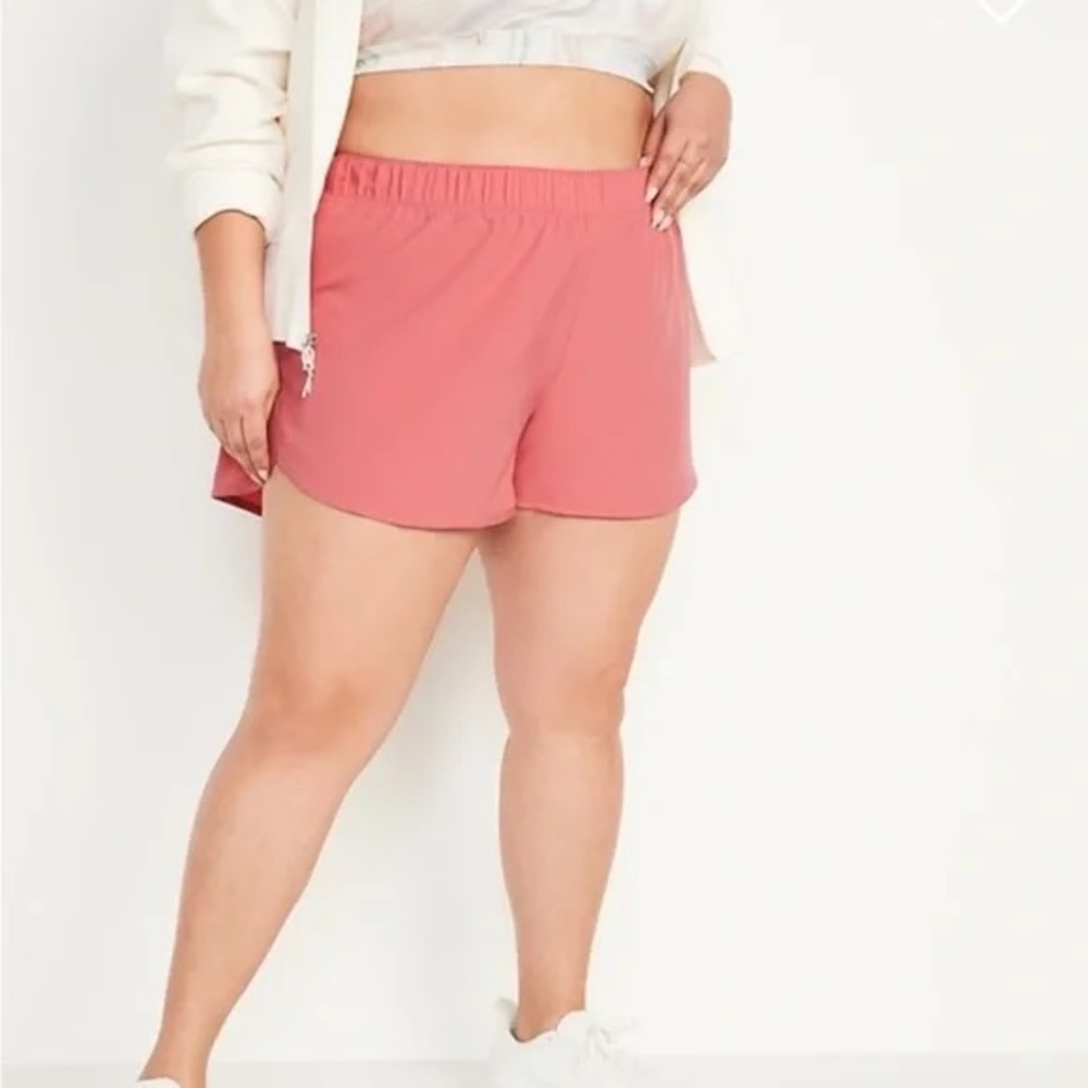 NWT Old Navy Mid-Rise StretchTech Run Shorts